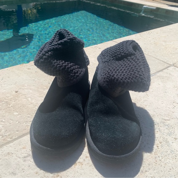 Ugg Black Suede Ankle Boots with Knit Cuffs & Button Sz 4 Kids - Picture 2 of 6